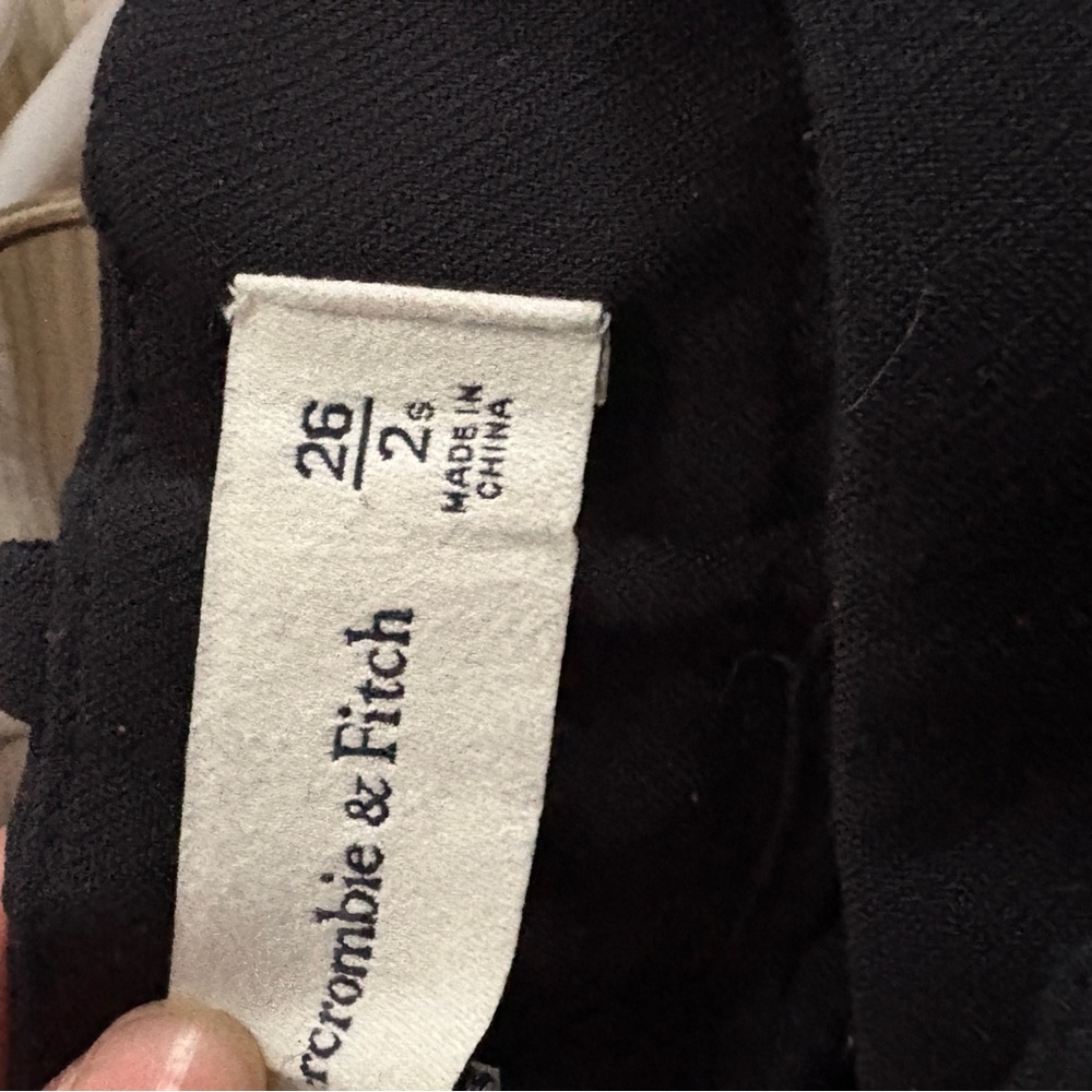 Abercrombie & Fitch Black High-Waist Pleated Trousers - Picture 3 of 3